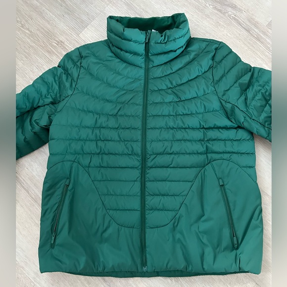 Lululemon lightweight Relaxed Down Jacket - Picture 2 of 10